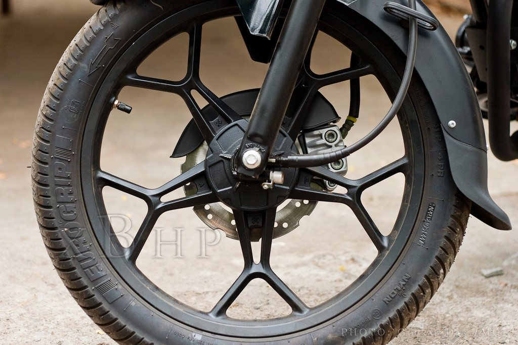 Bajaj Discover 125ST front disc, alloy wheel