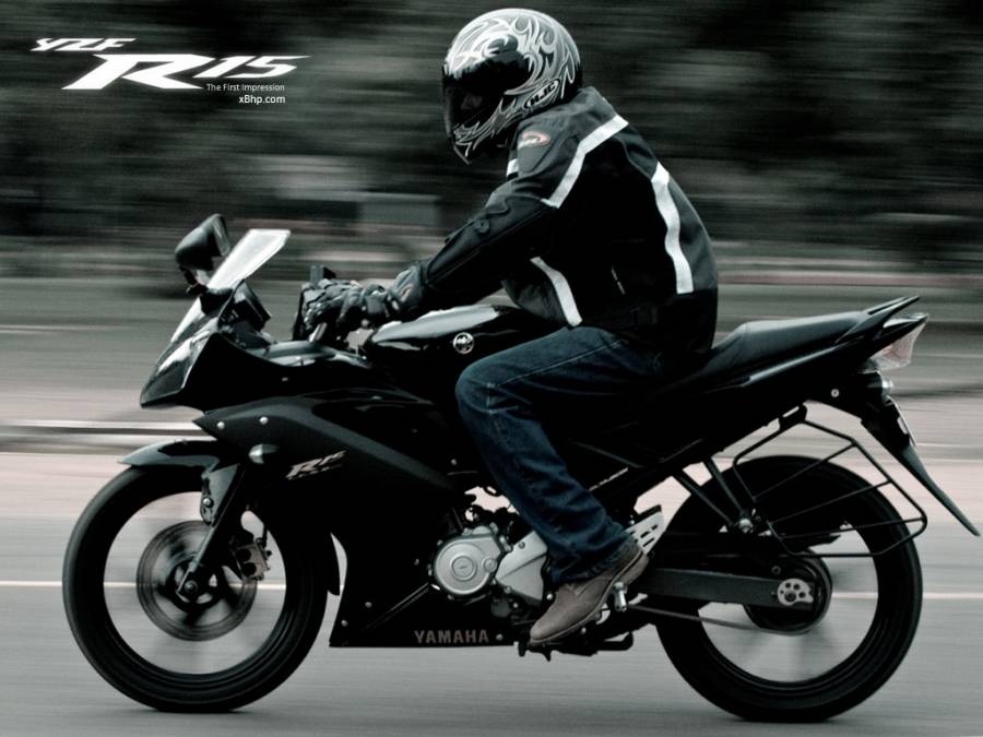 Yamaha YZF R15 Review 12