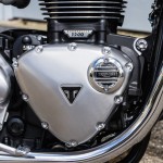 Bonneville T120_Bagde_Ribbed_Chrome2