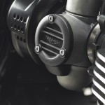 Bonneville T120_ThrottleBodyEmbellisher_Ribbed_Dark