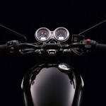 Bonneville_T120_Black_Details_Tank_Clocks_Handlebars