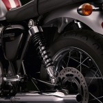 Bonneville_T120_Details_Shocks_Silencer