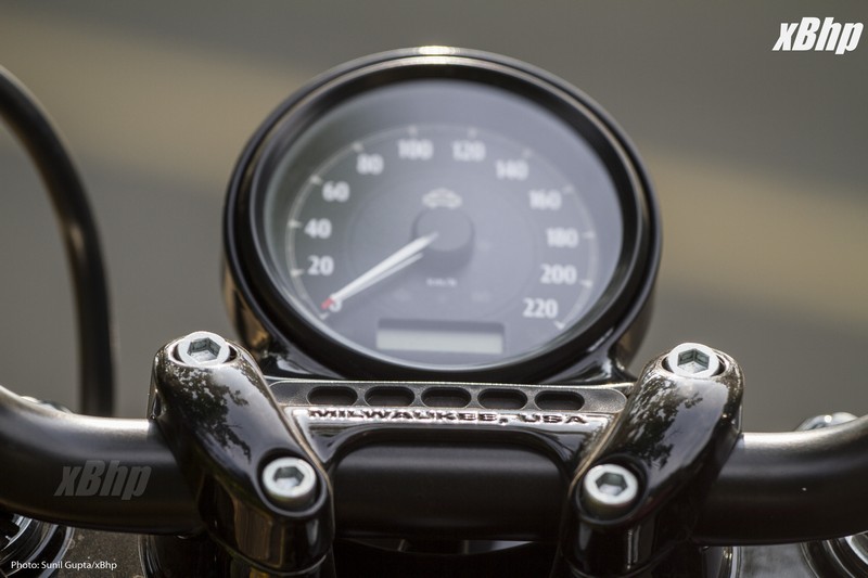 Harley Davidson Dark Custom Forty-Eight speedometer