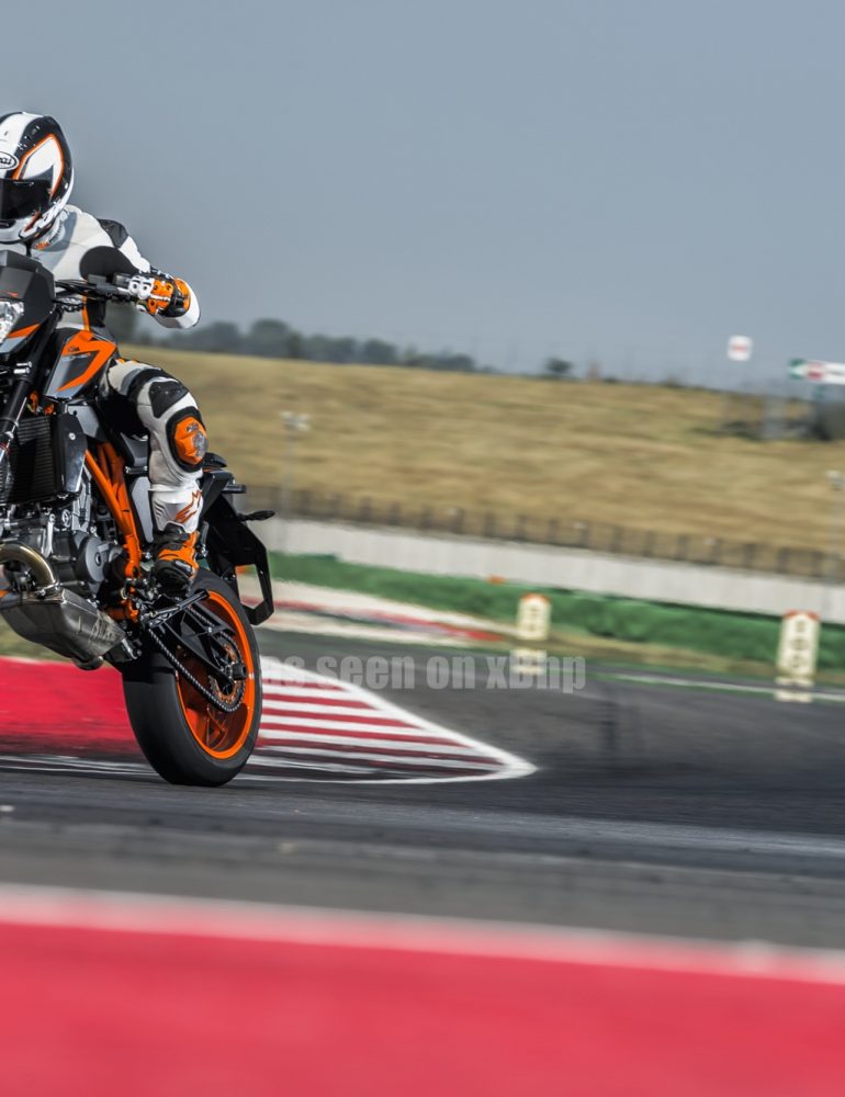 2016 KTM 690 Duke / R – EICMA 2015