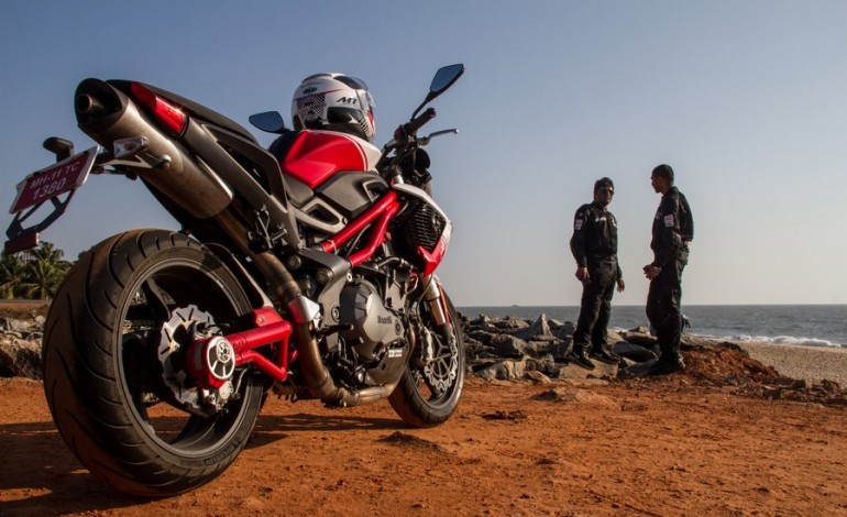 Football legend Zico & FC Goa Players hand over the keys to Benelli owners