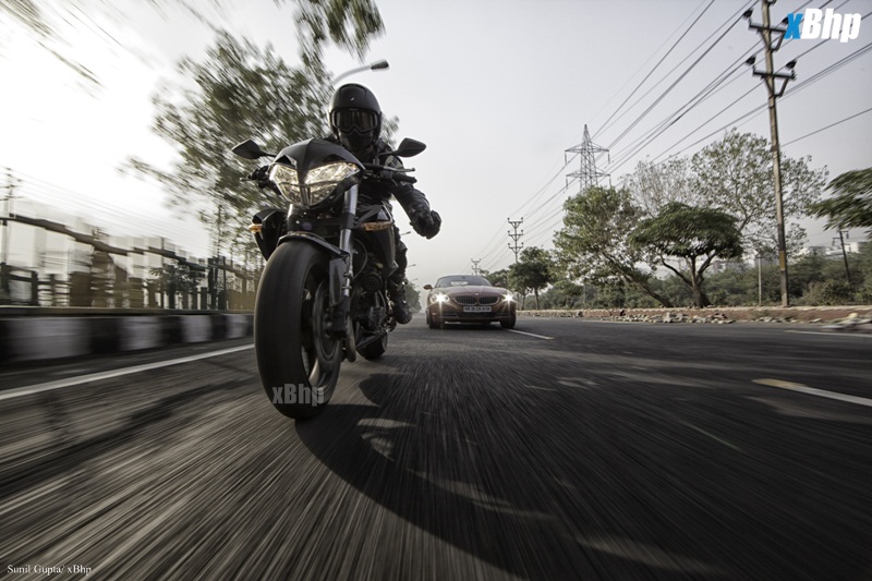 Driver vs Rider Benelli TNT 899 vs BMW Z4 03