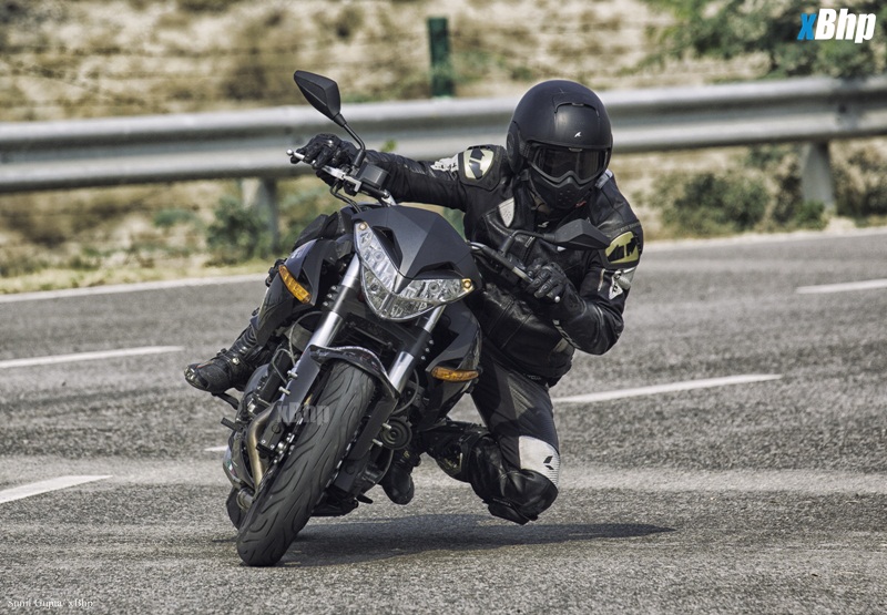 Driver vs Rider Benelli TNT 899 vs BMW Z4 14