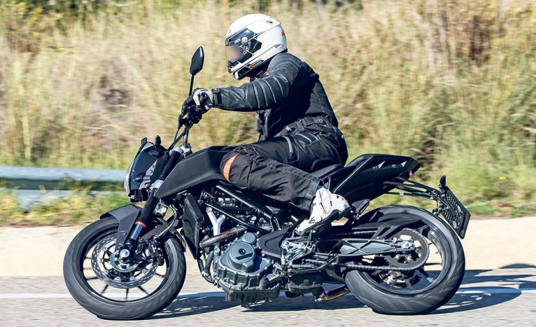 2017 KTM Duke 390 Spied Testing In Spain