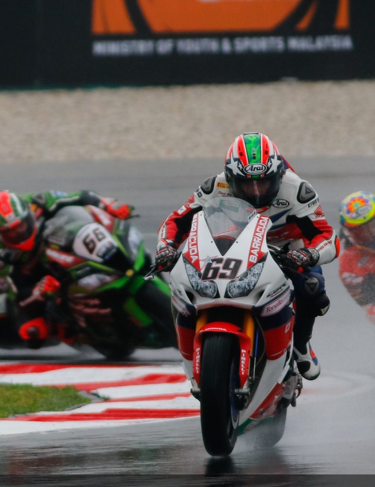 Nicky Hayden takes career first WSBK win!