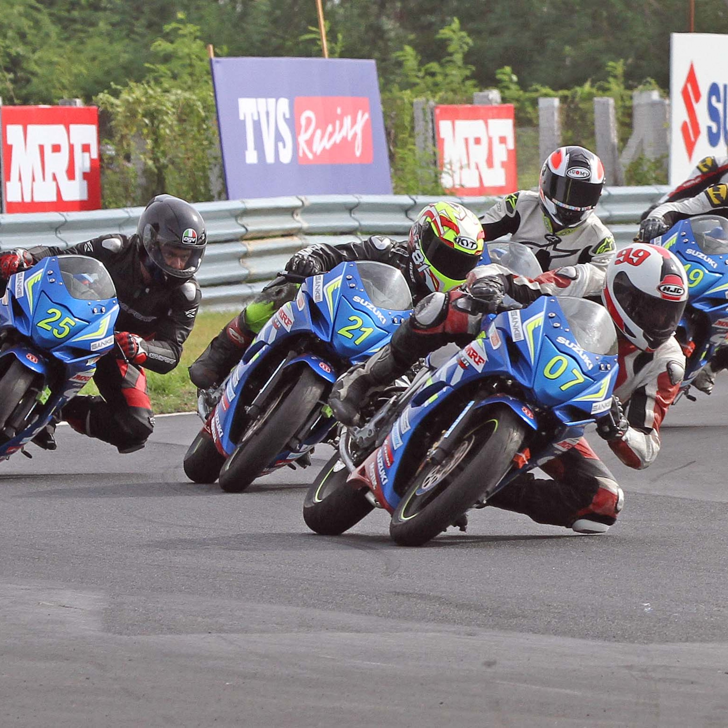 Meka Vidhuraj (No.21), winner of the Suzuki Gixxer Cup (Open) race (Aug 12)