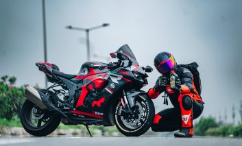 Kawasaki ZX-10R :: The Superbike for the Road