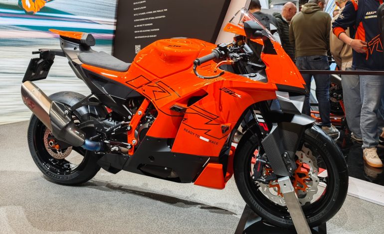 KTM 990 RC R is a racetrack-ready weapon for the streets!