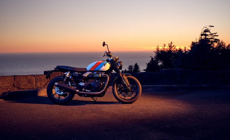The new Speed Twin 900 from Triumph is retro cool!